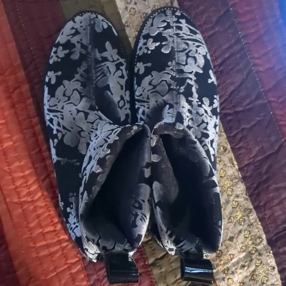 AMALFI* Emiliano soft floral ankle boot w/patent accent slight wedge sole sz 6.5 - Picture 7 of 13